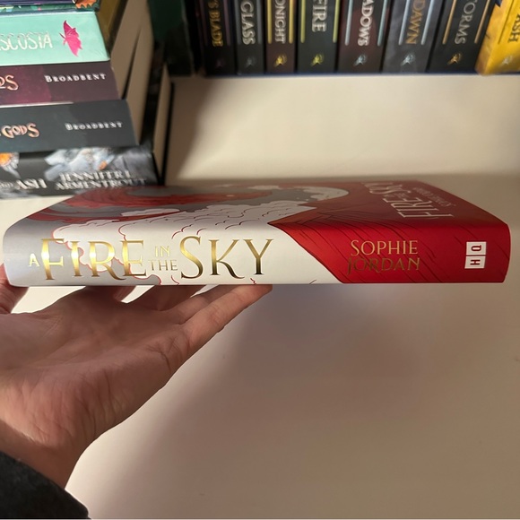 A Fire in the Sky Fairyloot Edition Signed by the Author Sprayed Edges - Picture 4 of 9